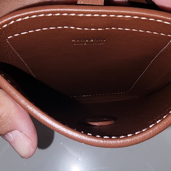 BURBERRYLeather-trimmed printed canvas phone case - Picture 5 of 6